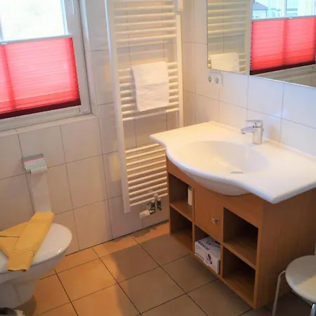 In Strandnaehe Mit 2 Balkonen Und Sauna Kuehlungsborn